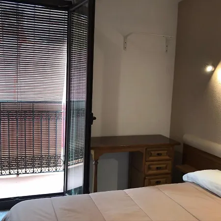 Hostal Radio Barcelona-3